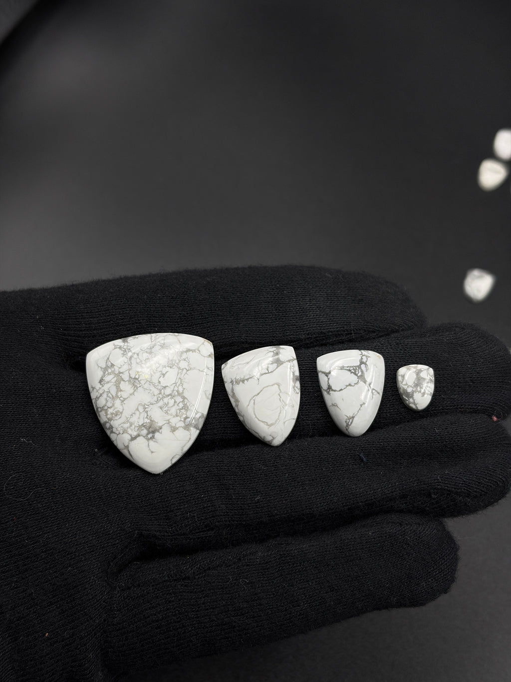 Howlite shield/fancy shape Cabochon