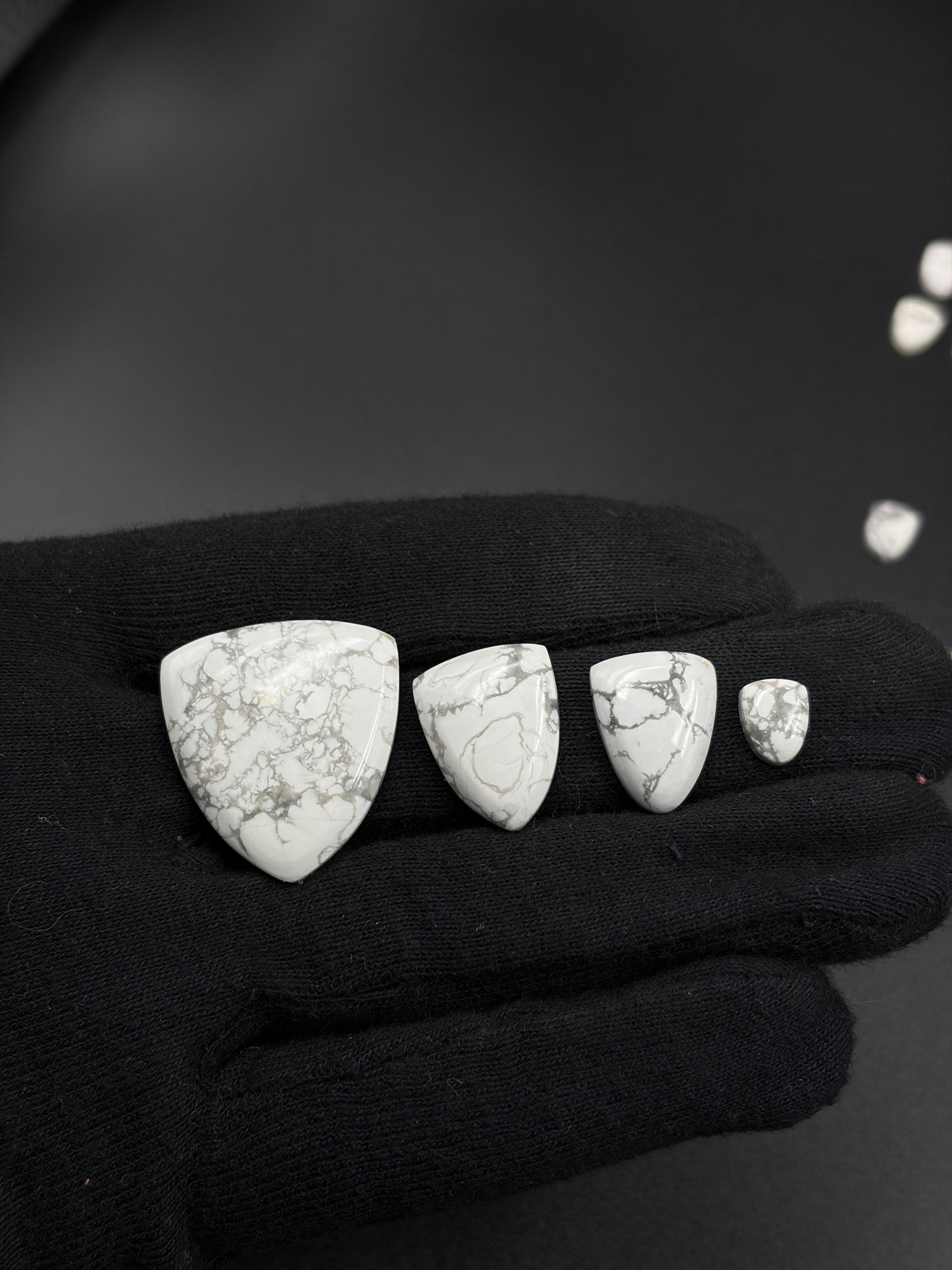Howlite shield/fancy shape Cabochon