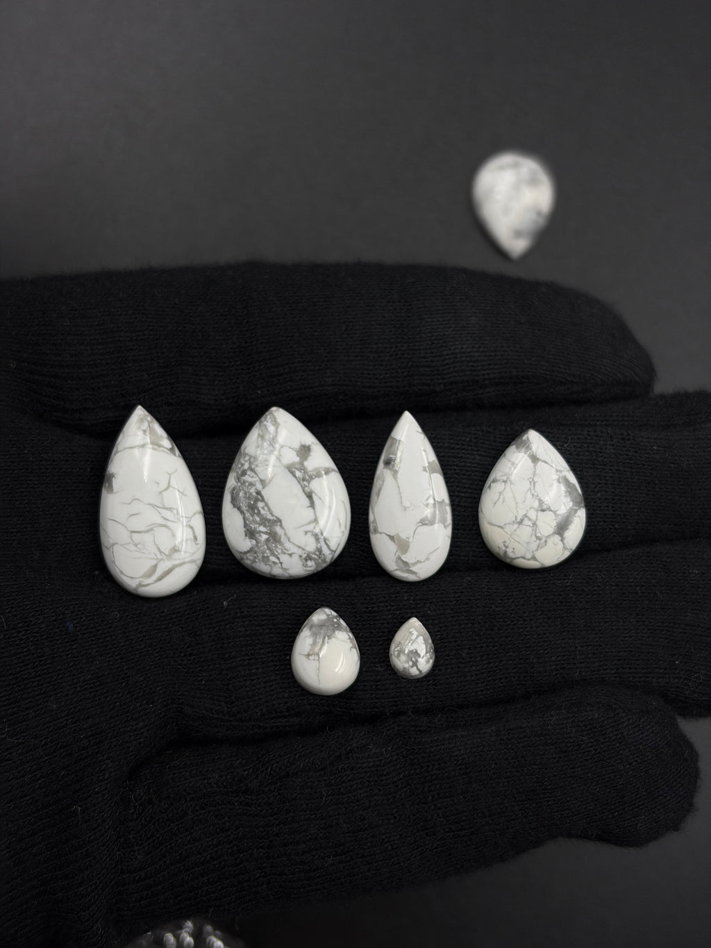 Howlite pear shape