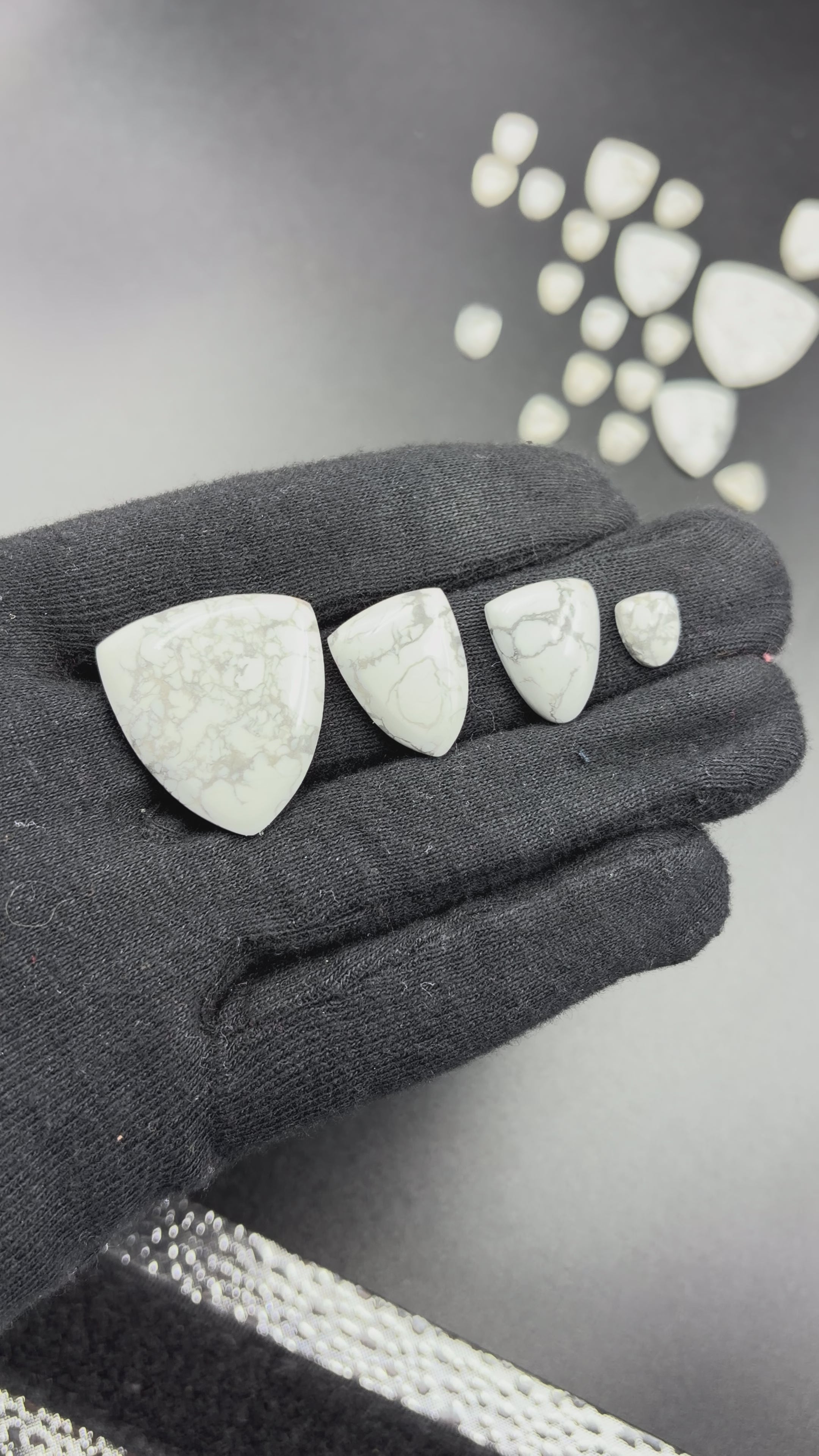 Howlite shield/fancy shape Cabochon
